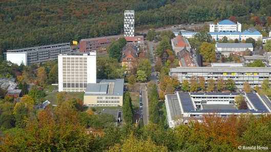 Blick vom Schwarzenbergturm auf die Universität Saarbrücken